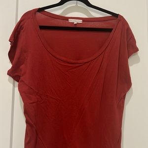 Off the should UO red top